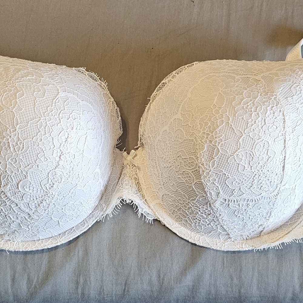 Victoria's Secret White Lace Bra with Underwire